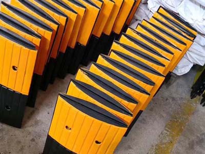 宜昌鑄鋼減速帶和橡膠減速帶的區(qū)別？耐用性對(duì)比一看就懂